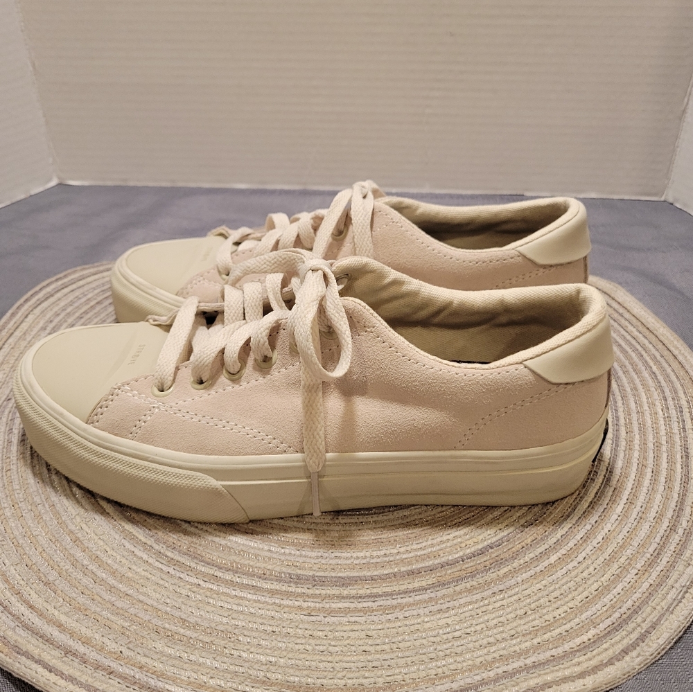 🩵EUC~ STRAYE SKATE SHOES